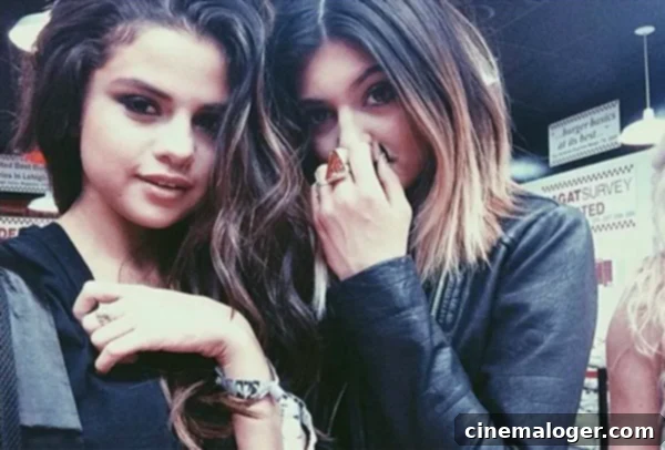 Selena Gomez Caught Smoking and Flirting at Coachella Photos 1 featured 1368244