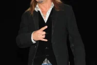 Emergency Curtain Call: Bret Michaels Rushed Off Stage