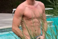 Liam Hemsworth’s Wetsuit Fail Reveals His Bare Bottom