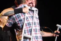 Dave Grohl shares the stage with an overwhelmed fan