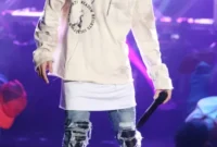 Justin Bieber Disses Selena Gomez On Stage: Retaliation For Niall Horan PDA?