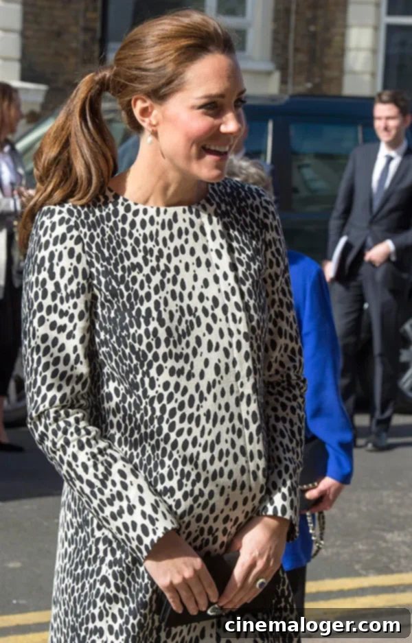 Kate Middleton Pregnant With Twin Girls, New Report Claims 1 featured 1987995