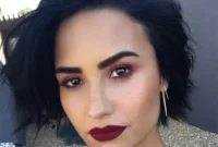Demi Lovato’nun Bordo Güzelliği: Makyajını 10 Doların Altına Sen de Yap!