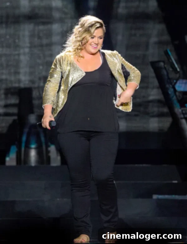Kelly Clarkson Debuts Jaw Dropping Post Baby Figure 1 featured 2288683