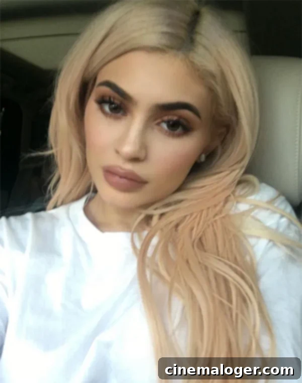 Kylie Jenner Debuts Stylish Shoulder-Length Bob on Snapchat 1 featured 2319563