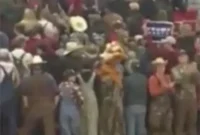 ABD’de Irkçı Skandal: Beyaz Öğrenciler Siyah Takıma Trump Pankartıyla Sırt Çevirdi