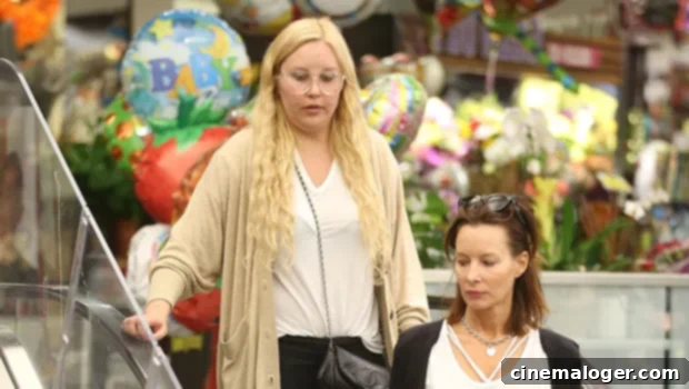 Amanda Bynes' Unrecognizable New Look Surfaces In Rare Outing 1 featured 2811543