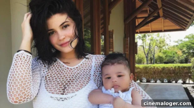 6 Sexiest Celebrity Moms Under 30 Including Kylie Jenner 1 featured 3170263
