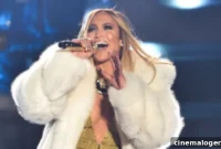 Jennifer Lopez’den Mavi Lensli Büyüleyici ‘Medicine’ Tanıtımı