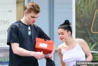 Ariel Winter’s Errands Style: Toned Abs Shine In White Top And Skinny Jeans With Levi Meaden
