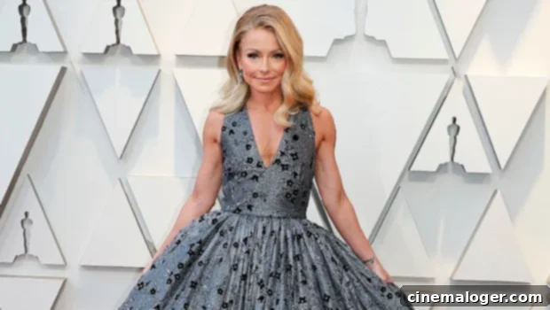 Kelly Ripa's Age-Defying Ballet Skills On Pointe 1 featured 3694312