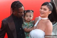 Fans Mock Kylie Jenner’s Mother’s Day Cake Cutting, Her Epic Reply Silences Critics