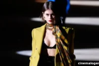 Kaia Gerber, 18, Basks Cast-Free In Zebra-Striped Bikini