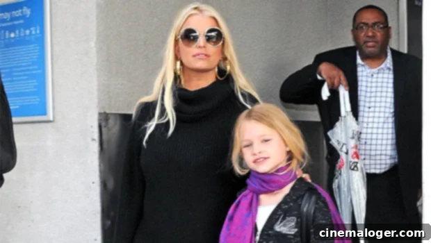 Jessica Simpson's Sweet Pool Day With Look-Alike Daughter Maxi, 8 1 featured 4154125