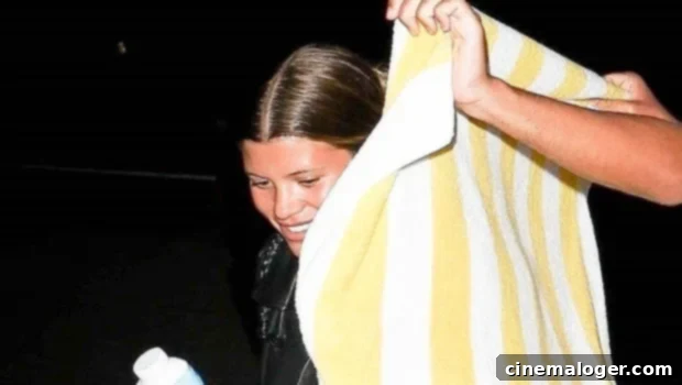 Sofia Richie's Post-Split Beach Embrace With Ex Jaden Smith 1 featured 4187486