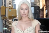 Iggy Azalea 30’unda duş sonrası makyajsız ve sadece havluyla kamera karşısında