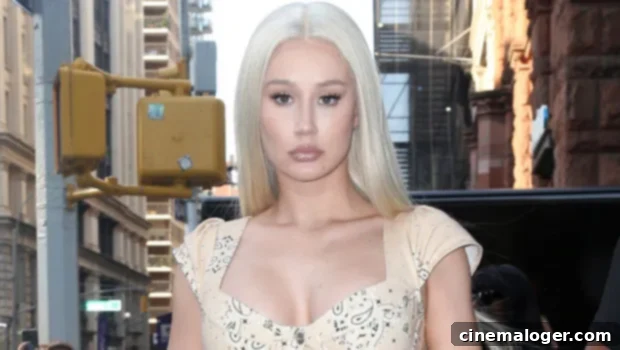 Iggy Azalea 30'unda duş sonrası makyajsız ve sadece havluyla kamera karşısında 1 featured 4249346