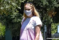 Inside Sophie Turner’s 2020 Pregnancy: A Monthly Photo Diary