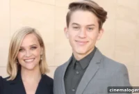 Reese Witherspoon and Son Deacon, 17, Are Sweet Sunset Selfie Twins