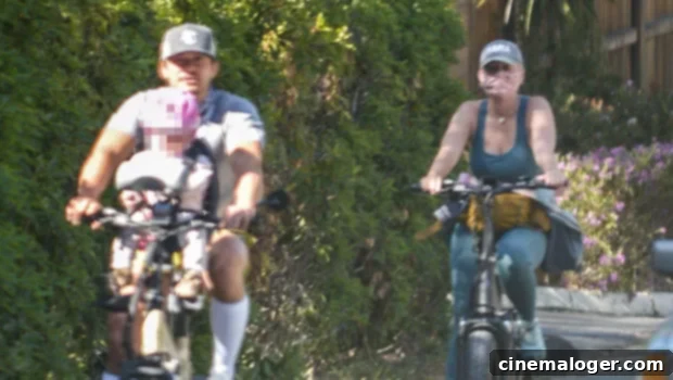 Katy Perry and Orlando Bloom Enjoy Santa Barbara Bike Ride with 8-Month-Old Daughter Daisy Dove 1 featured 4399711