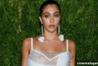 Lourdes Leon’s Confident Crop Top Mirror Selfie