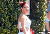 Ariel Winter’dan Erkek Arkadaşıyla Tatil Keyfi: Baskılı Bikinisi Olay Oldu