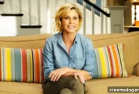 Julie Bowen Modern Family Star Assists Fainting Hiker With Broken Nose