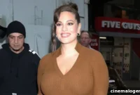 Ashley Graham’s Bikini Bump: Snacking in Style