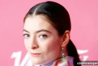 Lorde Goes From Stunning Magazine Cover With David Byrne To Rare Selfies