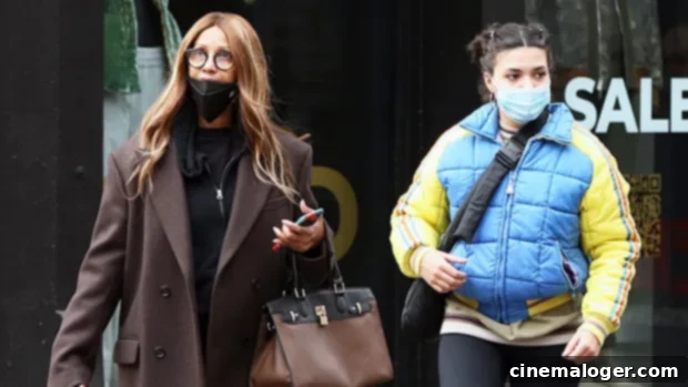 David Bowie's Daughter Lexi, 21, Joins Radiant Makeup-Free Iman for Rare Outing 1 featured 4610704