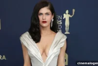 Alexandra Daddario’s Dazzling Silver Plunge at SAG Awards