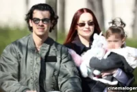 Pregnant Sophie Turner, Joe Jonas, and Willa (1) Explore Paris Before Dinner Date