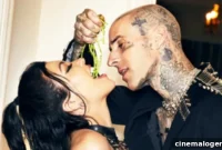 İç Çamaşırlı Kourtney Kardashian’ı Besledi: Travis Barker’dan Ağızları Açık Bırakan Kampanya