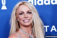 Britney Spears’ Barely-There Bed Look Photos and Video
