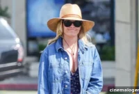 Reese Witherspoon’s Go-To Sneakers For Unbeatable Comfort