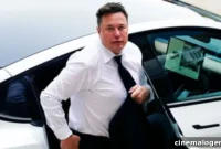 Elon Musk’s Dad Delivers Weighty Criticism to Billionaire Son