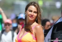 Sofia Vergara Mavi Leopar Desenli Bikinisiyle Yaz’a Büyüleyici Veda