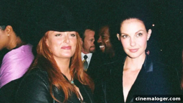 Wynonna Judd, Kardeşi Ashley ile Annesi Naomi'nin Mirası Yüzünden Çıkan Kavga Söylentileri Hakkında Konuştu 1 featured 4862282