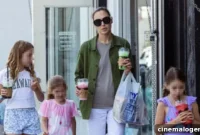 Gal Gadot & Her Girls Beat the Heat with Iced Drinks