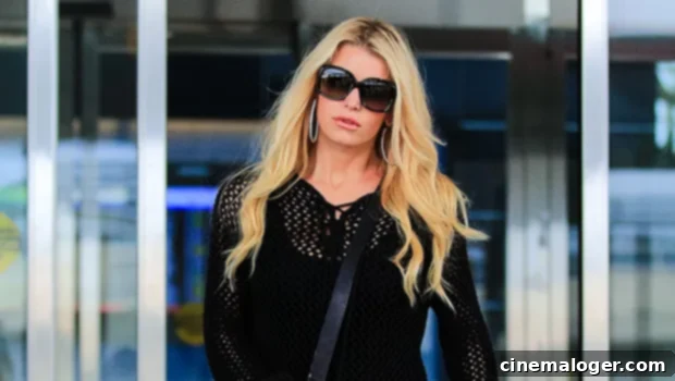 Jessica Simpson's Green Booties Steal the Show in Daisy Dukes 1 featured 4873876