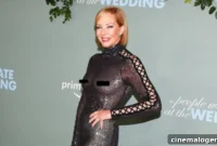 Allison Janney, 62, transparan elbisesiyle galaya damga vurdu