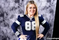 Kelly Clarkson Serves Dallas Cowboys Style in Jersey Gown at NFL Honors