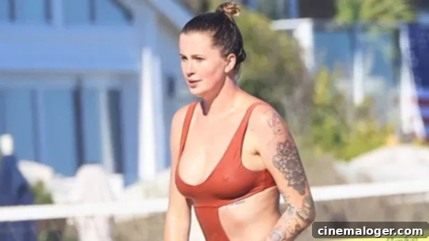Ireland Baldwin Embraces Her Baby Bump In Striking Nude Selfie 1 featured 5035284