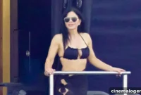 Lauren Sánchez Flaunts Black Bikini For Vacation Selfies Aboard Jeff Bezos’ Half-Billion Dollar Yacht