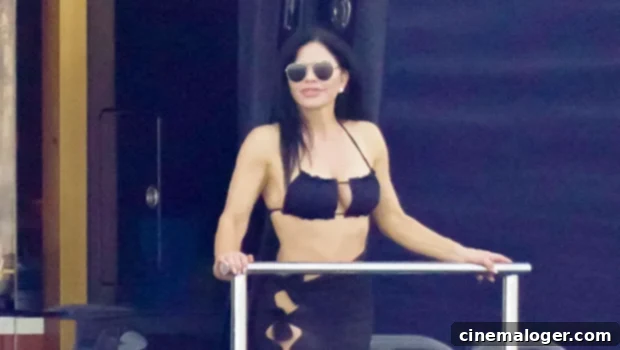 Lauren Sánchez Flaunts Black Bikini For Vacation Selfies Aboard Jeff Bezos’ Half-Billion Dollar Yacht 1 featured 5120979