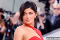 Kylie Jenner Regrets Teenage Boob Job Advises Waiting For Children