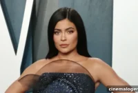 Unmasking Casey: The Secret Figure in Kylie Jenner’s Vintage Christmas Card