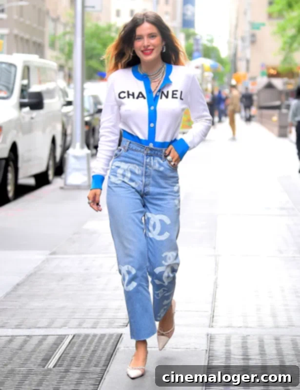 Bella Thorne, Taylor Swift and More Celebs Rocking High-Waisted Jeans 3 Bella Thorne