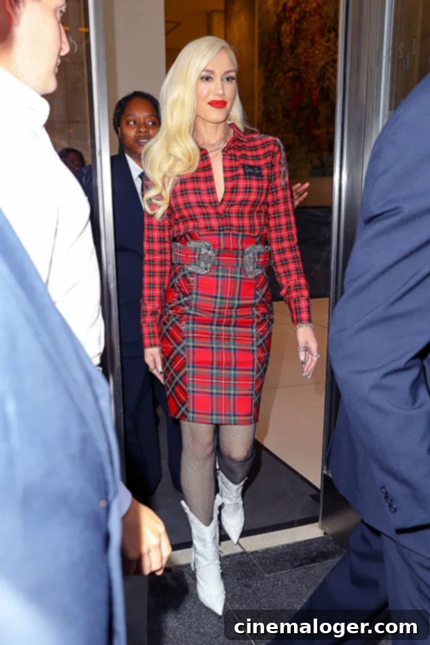 30 Stars Rock Festive Plaid Outfits for Holiday Style, Featuring Gwen Stefani & More 2 gwen stefani