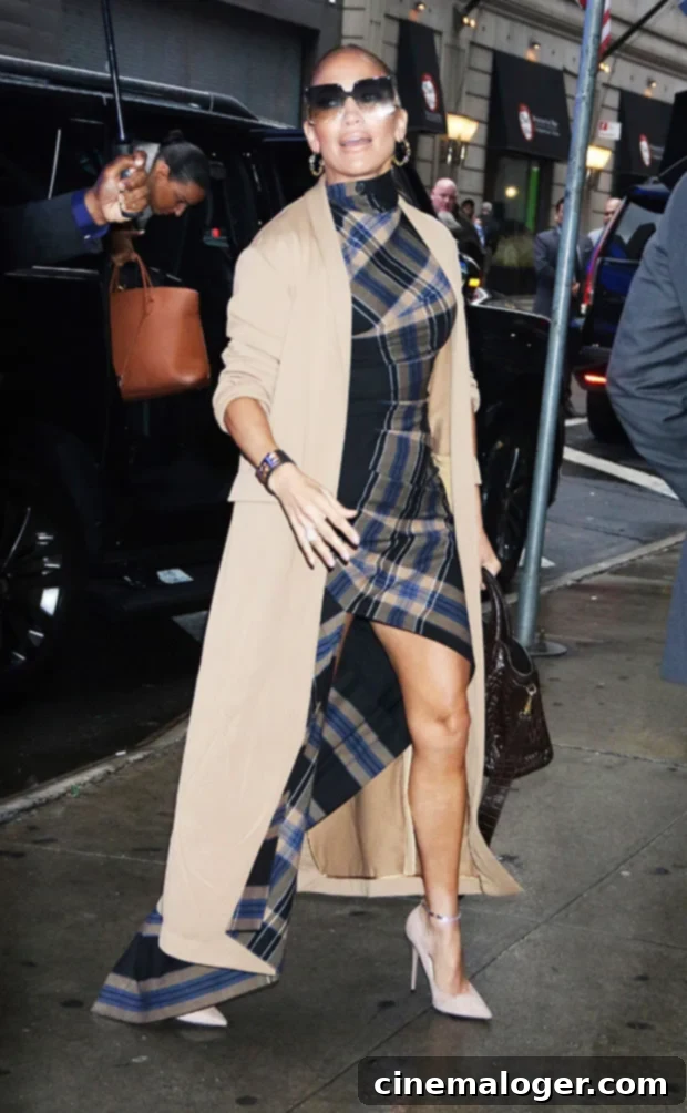 30 Stars Rock Festive Plaid Outfits for Holiday Style, Featuring Gwen Stefani & More 3 jennifer lopez